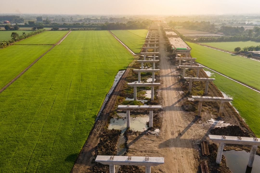 Baubranche Autobahn Drohnen Luftaufnahme
