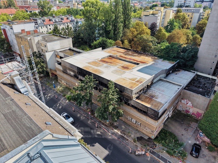 Parkhaus der GSG Berlin vor dem Abriss aus der Luft dokumentiert