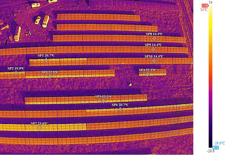 Thermogramm einer Wärmebilddrohne zeigt Stringausfälle